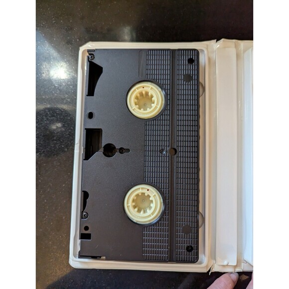 WALT DISNEY POCAHONTAS 2  II JOURNEY TO A NEW WORLD VHS MOVIE CLAMSHELL - Picture 9 of 10